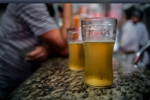 Senado | Álcool e Drogas | Senado aprova aumento de pena para quem fornecer álcool ou drogas a menores