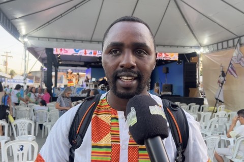 Cultura | Diversidade |  “Feira é o mundo”: padre queniano destaca diversidade cultural do Flifs 2026