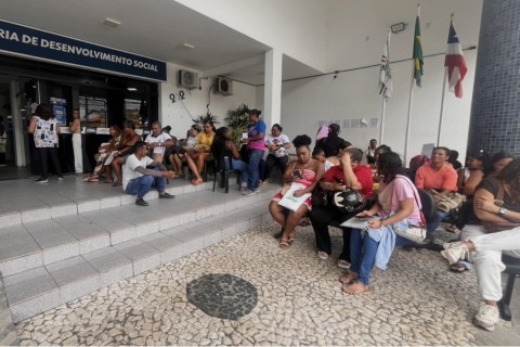Documentação | Cidadania | Mutirão garante emissão gratuita de documentos para população vulnerável em Feira de Santana