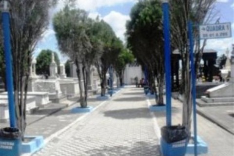 Cemitérios | Direito das famílias | Famílias terão que ser notificadas antes de retirada de ossadas em Feira de Santana