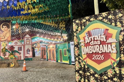 São João | Cultura Popular | “Santanna” emociona público e reforça tradição nordestina no Arraiá das Umburanas em Antônio Cardoso