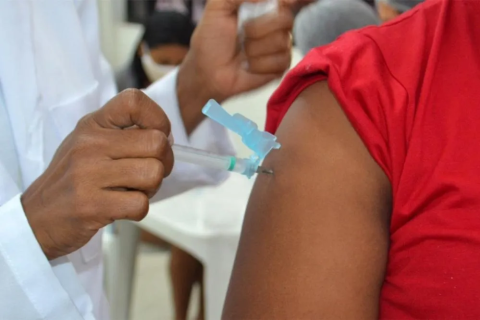 Saúde / Feira de Santana / Feira de Santana Intensifica Vacinação Contra a Gripe com Ações Especiais Nesta Sexta e Sábado