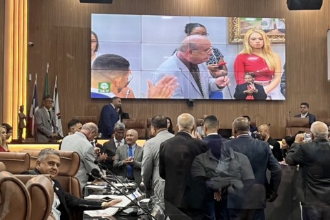 Câmara | Justiça | EREMITA MOTA COMENTA REELEIÇÃO DA MESA DA CÂMARA E RETRATAÇÃO DE VEREADOR APÓS DECISÃO JUDICIAL