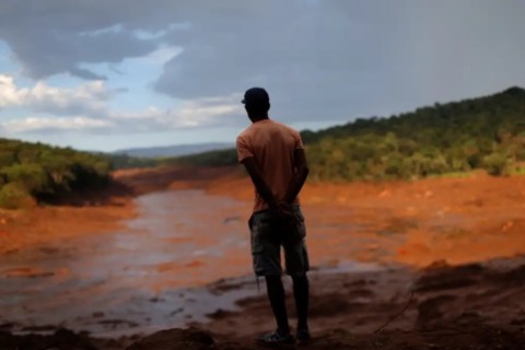 Suicídio | Luto | Escritoras relatam que luto pelo suicídio é diferente de outras perdas