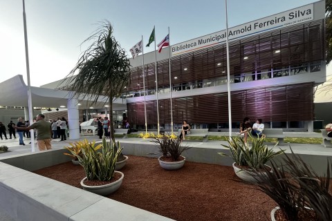 Cultura e educação | Biblioteca Municipal | Prefeitura reinaugura Biblioteca Municipal Arnold Ferreira da Silva com acervo digital, acessibilidade e novos espaços culturais