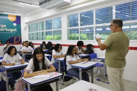 MEC | Pé-de-Meia | MEC reforça exigência de participação nas avaliações externas para garantir benefício do Pé-de-Meia