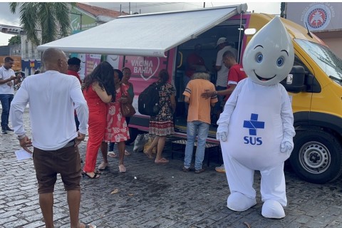 Vacinação | Influenza | Dia D de vacinação contra a gripe mobiliza população e acende alerta para aumento de casos na Bahia