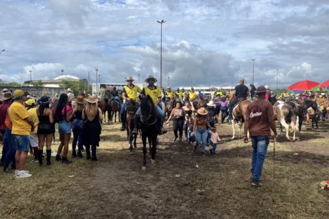 Cavalgada | Tradição | Cavalgada Partiu Songa movimenta economia, fortalece tradição e reúne milhares de pessoas em São Gonçalo dos Campos