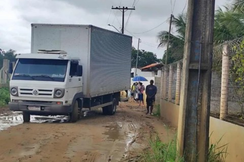 Morde no distrito | Pai e filho morrem eletrocutados após caminhão encostar em fio de alta tensão em Feira de Santana