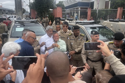 Segurança publica | Novas viaturas | Governador entrega 65 viaturas em Feira e anuncia avanços na segurança e combate à fome
