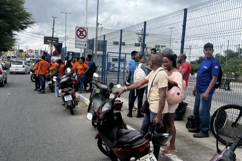 Supermercados em Feira de Santana | Paralisação dos comerciários | Trabalhadores de rede de supermercados realizam paralisação parcial em Feira de Santana
