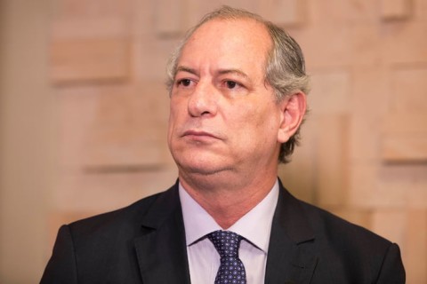 Política | Tarifaço | Ciro Gomes critica postura de Lula sobre impasse com os EUA e vê risco de retaliação