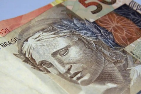 Brasil | Economia | Saques na poupança disparam e superam depósitos em R$ 6,25 bilhões em julho Alta da taxa Selic, atualmente em 15% ao ano, é apontada como um dos principais fatores para retirada recorde de recursos