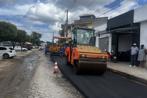 Pavimentação | Infraestrutura urbana | Prefeito autoriza novas obras de pavimentação na região da Asa Branca, Pampalona e Pedra Ferrada