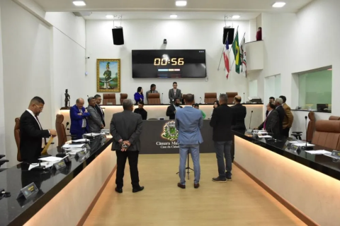 Política / Revisão / Câmara aprova revisão salarial de 5,53% nos vencimentos dos servidores municipais