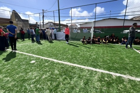 Esporte | Conceição I | Feira de Santana inaugura praça esportiva com campo sintético no bairro Conceição I