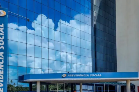 INSS | Orçamento | INSS suspende programa de redução de fila por falta de recursos