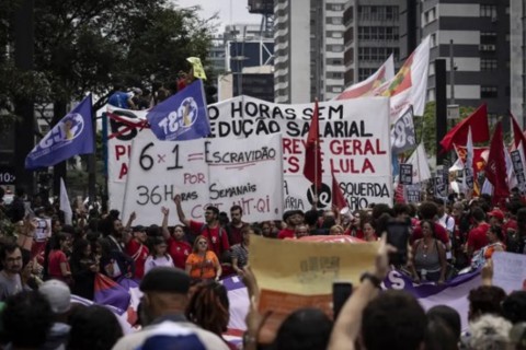 Plebiscito Popular | Imposto de Renda |  Plebiscito Popular sobre taxação dos super-ricos é entregue a Lula