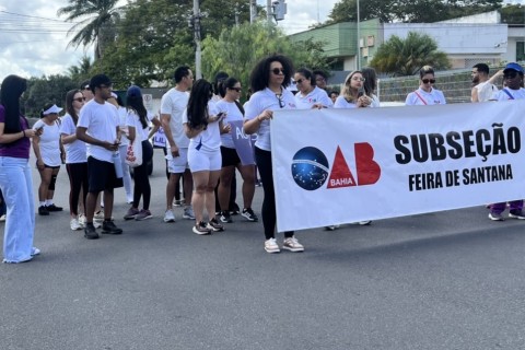 Violência contra a mulher | Agosto Lilás | Caminhada em Feira de Santana reforça combate à violência contra mulheres e meninas