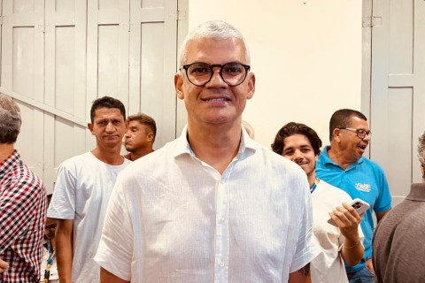 Educação | Negociação | Professores suspendem paralisações após acordo com Prefeitura de Feira de Santana