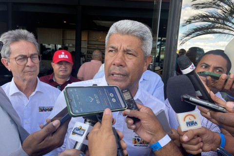 Feira de Santana | Superlotação em Policlínica | Governador Jerônimo Rodrigues admite superlotação na Policlínica do Clériston Andrade e propõe união de forças com prefeitura