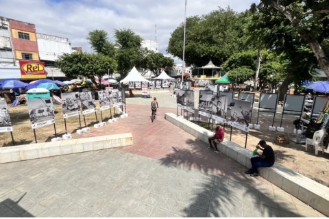 Memória e Cultura | Caravana Pierre Verger leva fotografias da cultura popular à praça do Lambe-Lambe em Feira de Santana
