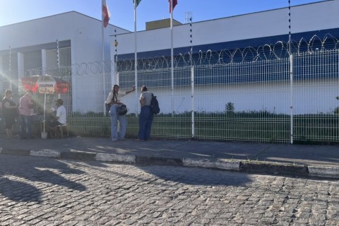 TRE-BA | Regularização eleitoral | Prazo final leva eleitores ao TRE em Feira de Santana em busca de regularização do título