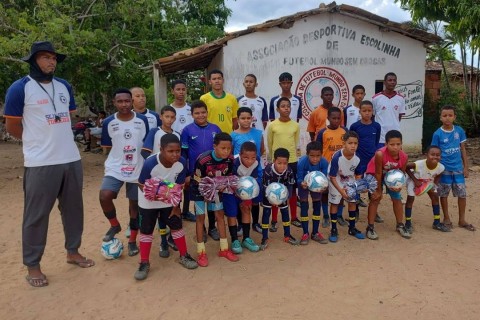 Futebol | Projeto social | Escolinha de Futebol Mundo Sem Drogas transforma vidas na comunidade da Matinha