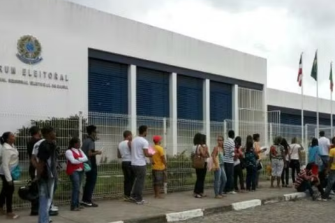 Justiça / TRE-BA faz plantão especial para regularização de títulos eleitorais