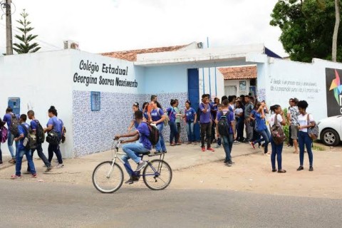 Feira de Santana | Educação pública | Comunidade se mobiliza contra possível fechamento e cobra nova estrutura para escola estadual em Feira de Santana
