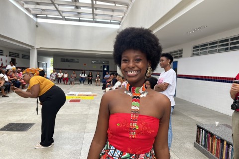 Feira de Santana| Cultura | “Minha Voz” Jovem poetisa de Feira de Santana transforma vivências em arte e resistência