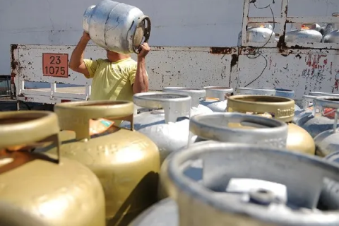 Brasil | Gás de cozinha | Governo Federal lança programa “Gás para Todos” e beneficiará famílias de baixa renda