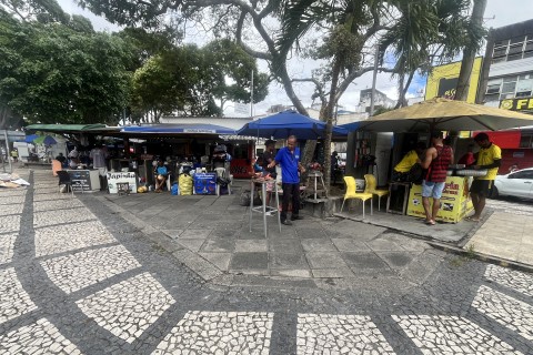 Legado | Praça do Tropeiro | Há 45 anos na Praça do Sapateiro, Paulo Araújo Beirão constrói legado de trabalho, dignidade e cidadania em Feira de Santana